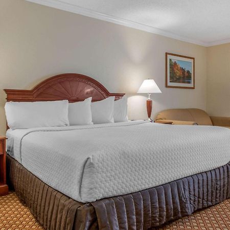 Quality Hotel Conference Center Cincinnati Blue Ash Bagian luar foto