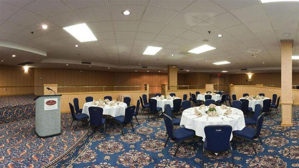 Quality Hotel Conference Center Cincinnati Blue Ash Bagian luar foto