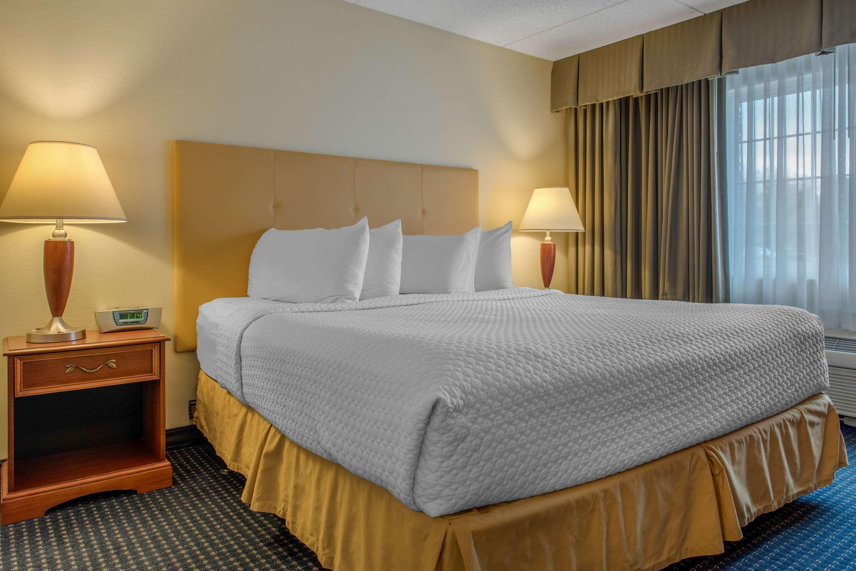 Quality Hotel Conference Center Cincinnati Blue Ash Bagian luar foto