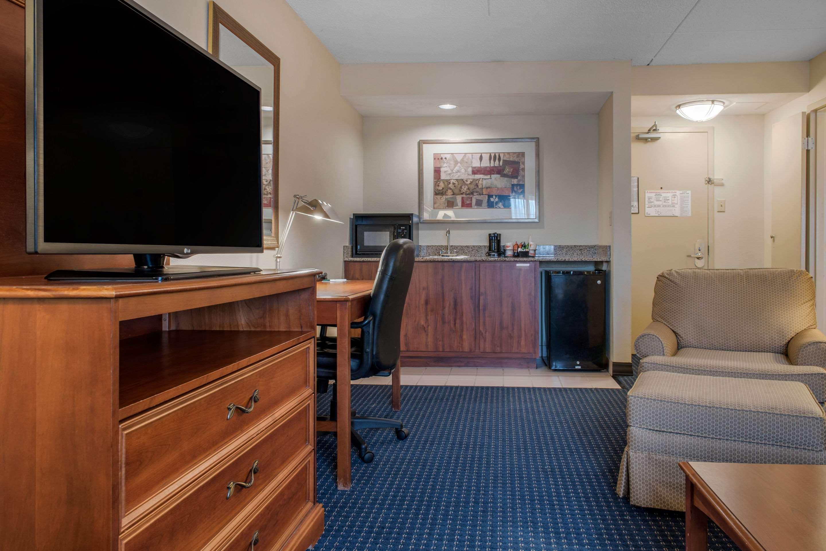 Quality Hotel Conference Center Cincinnati Blue Ash Bagian luar foto