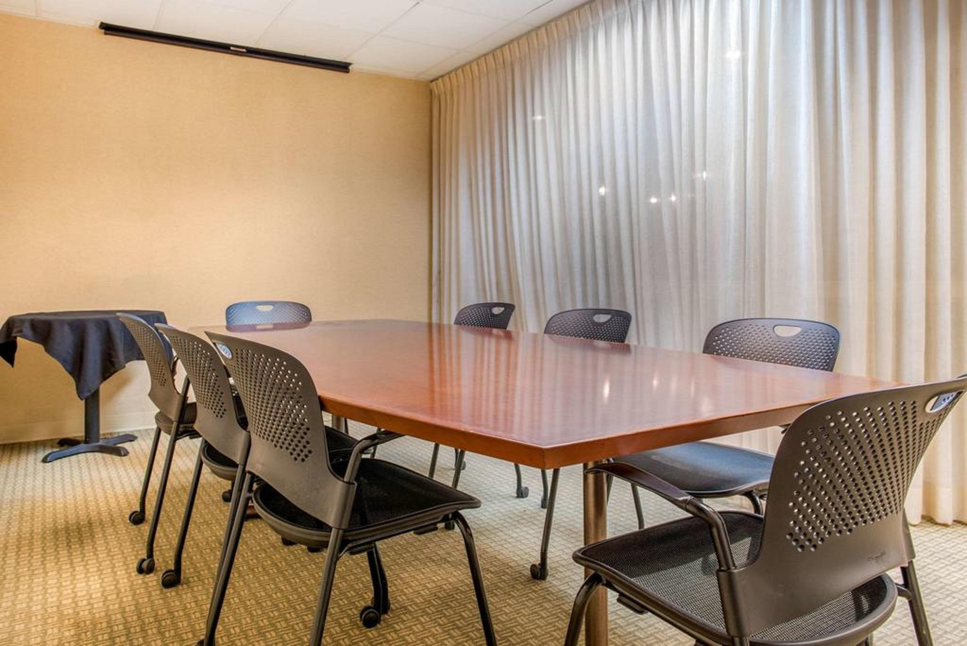 Quality Hotel Conference Center Cincinnati Blue Ash Bagian luar foto