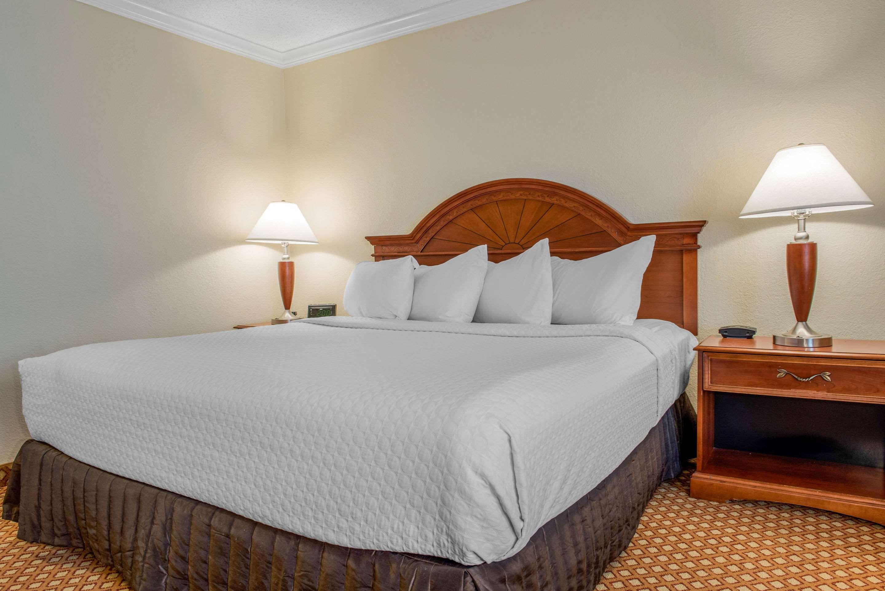 Quality Hotel Conference Center Cincinnati Blue Ash Bagian luar foto