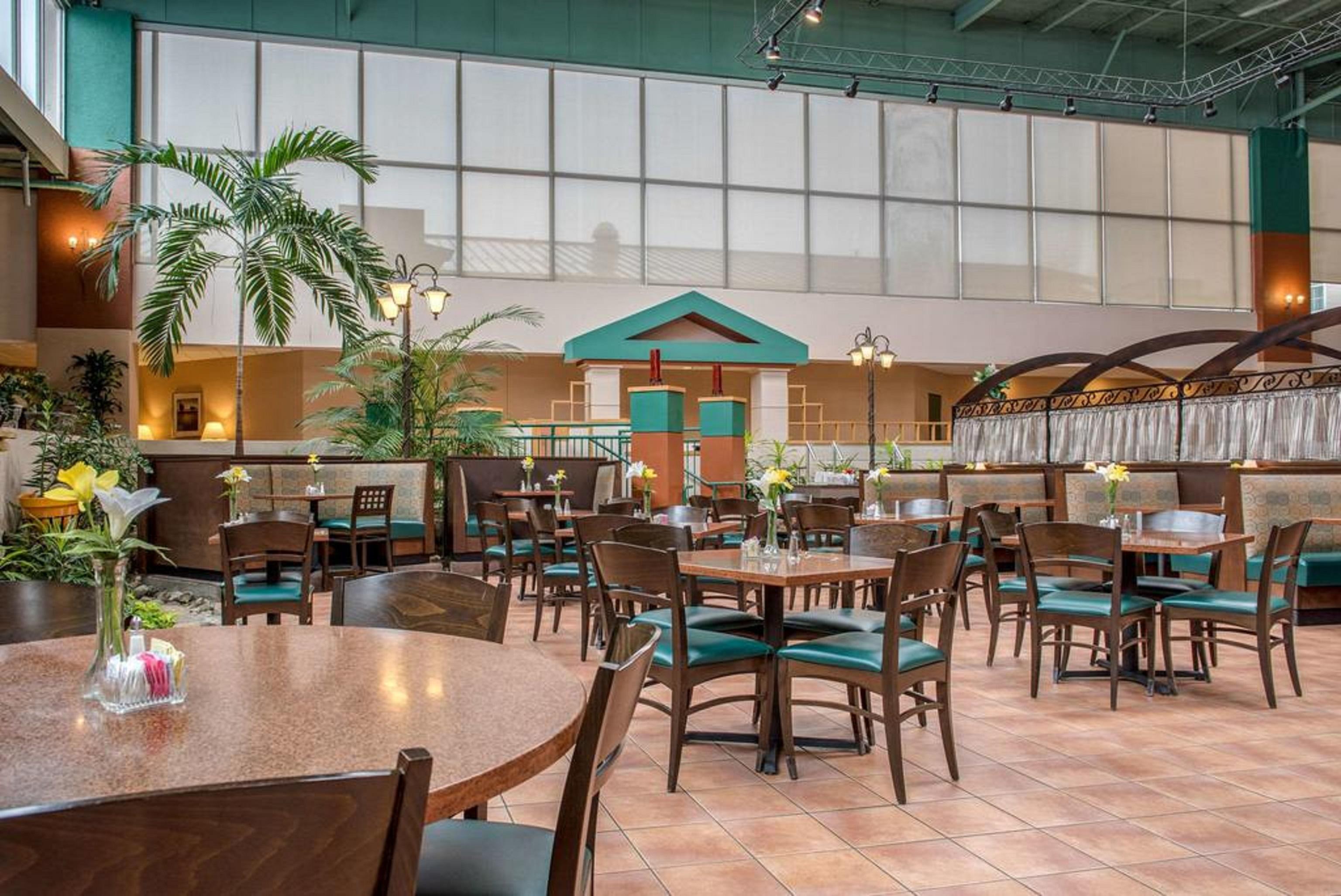 Quality Hotel Conference Center Cincinnati Blue Ash Bagian luar foto
