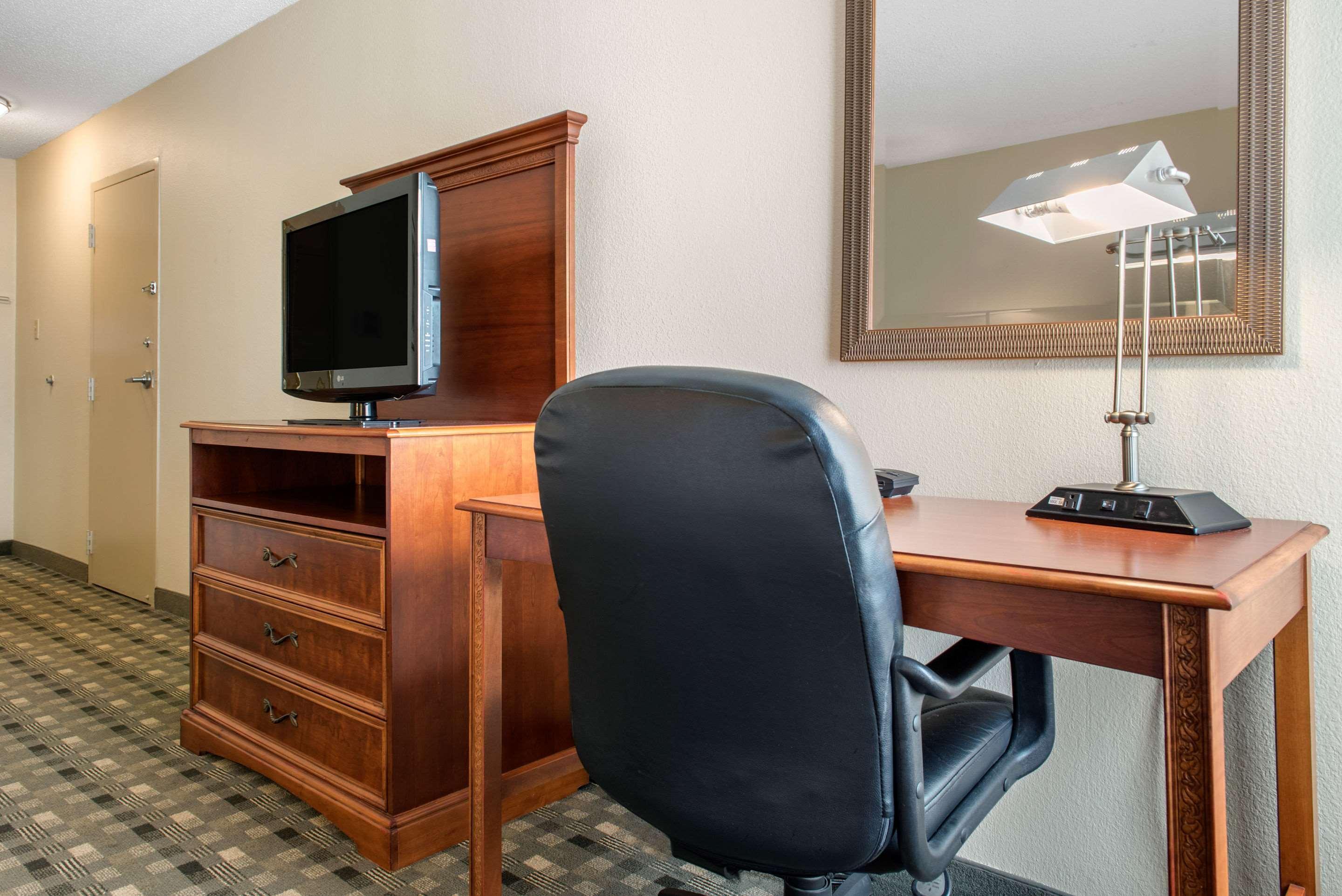 Quality Hotel Conference Center Cincinnati Blue Ash Bagian luar foto