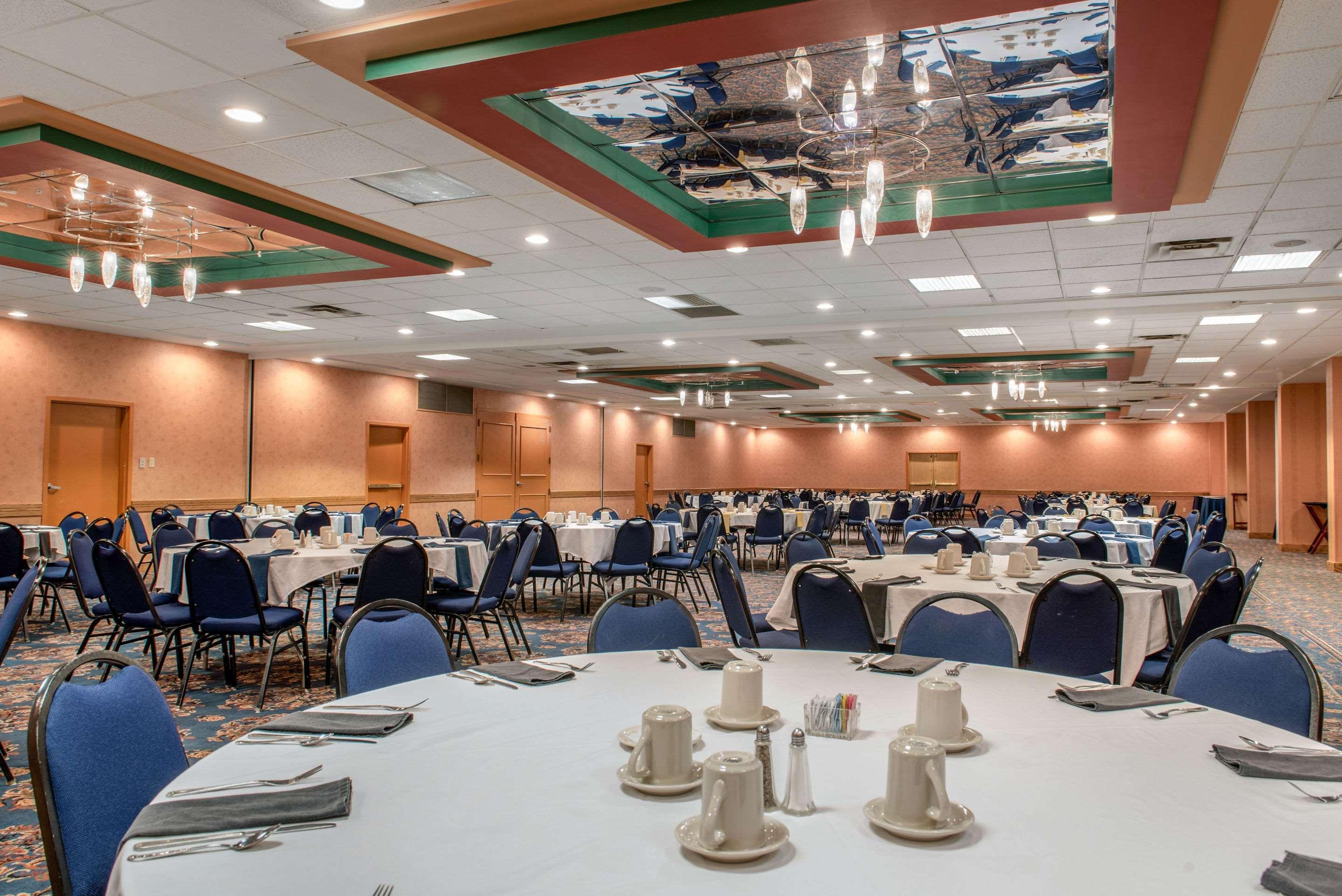 Quality Hotel Conference Center Cincinnati Blue Ash Bagian luar foto