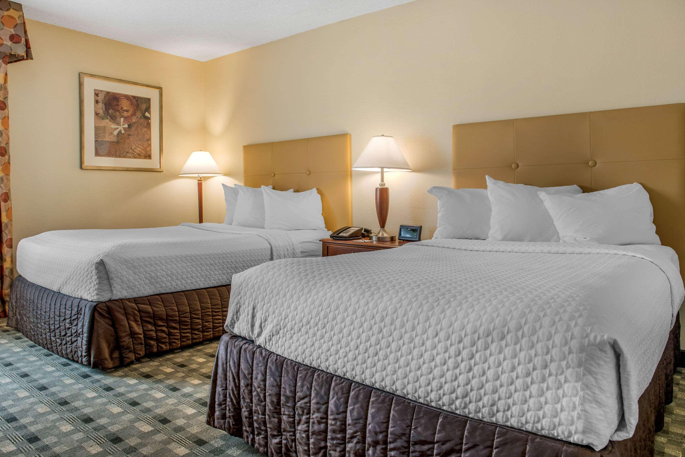 Quality Hotel Conference Center Cincinnati Blue Ash Bagian luar foto