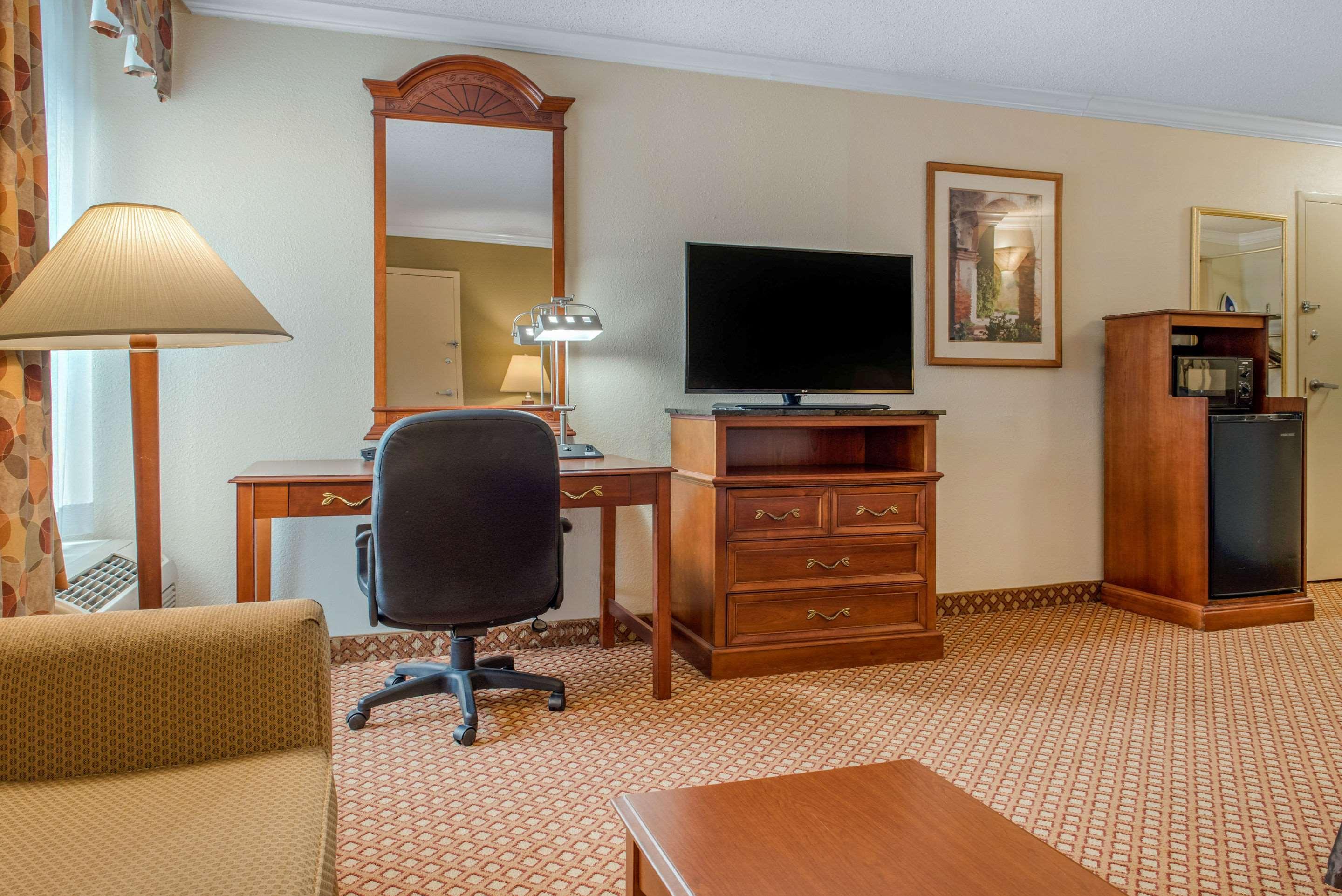 Quality Hotel Conference Center Cincinnati Blue Ash Bagian luar foto