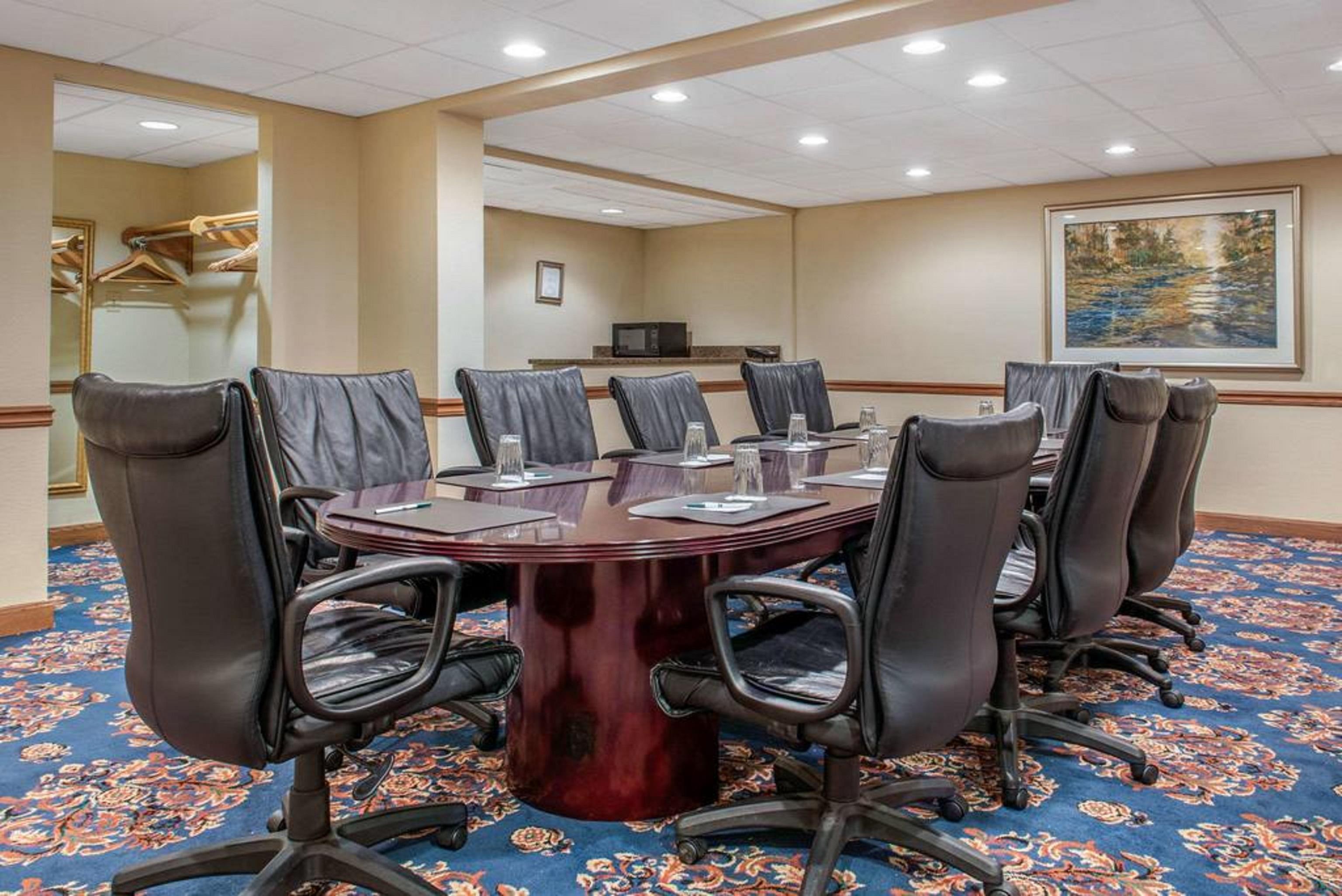 Quality Hotel Conference Center Cincinnati Blue Ash Bagian luar foto