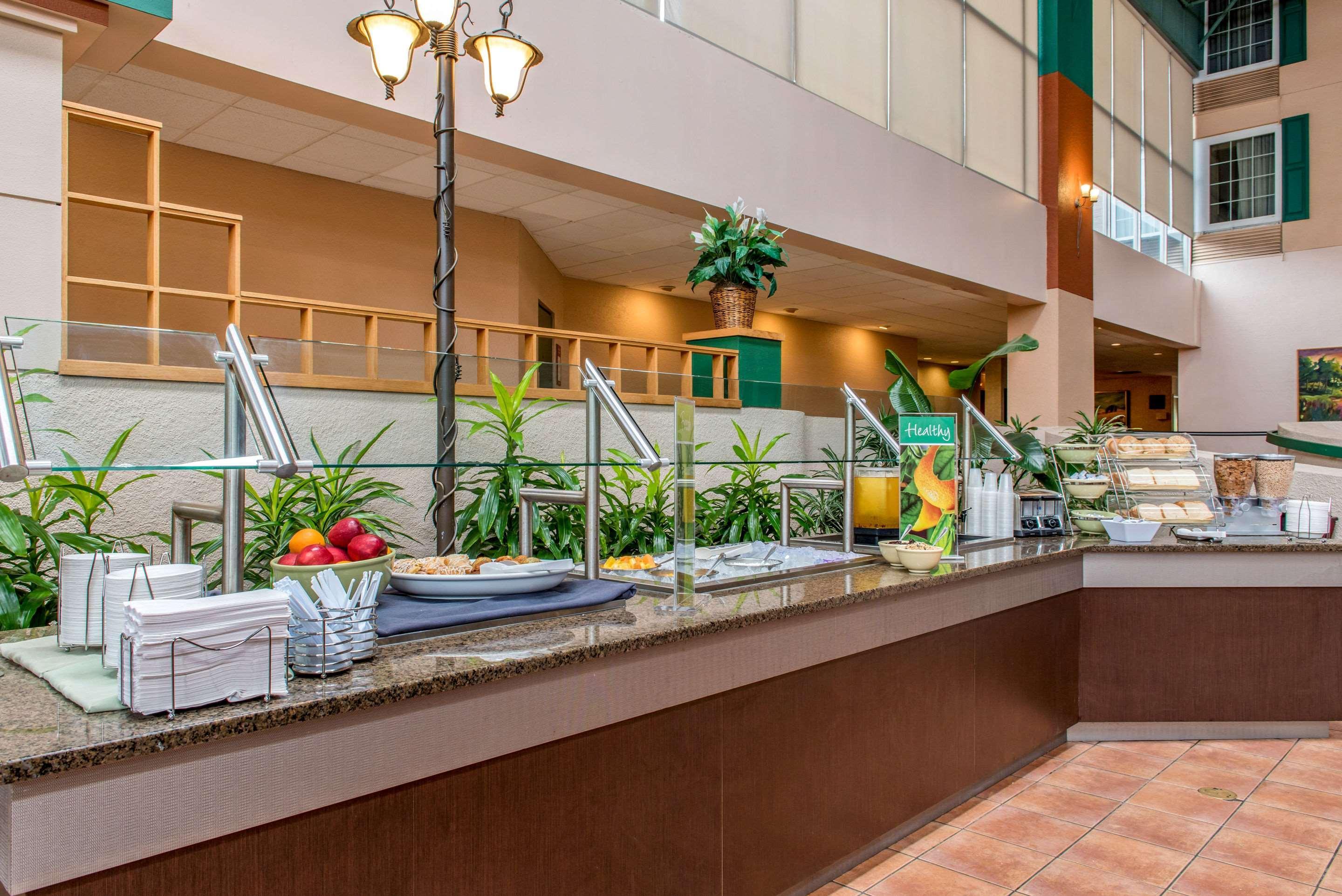 Quality Hotel Conference Center Cincinnati Blue Ash Bagian luar foto