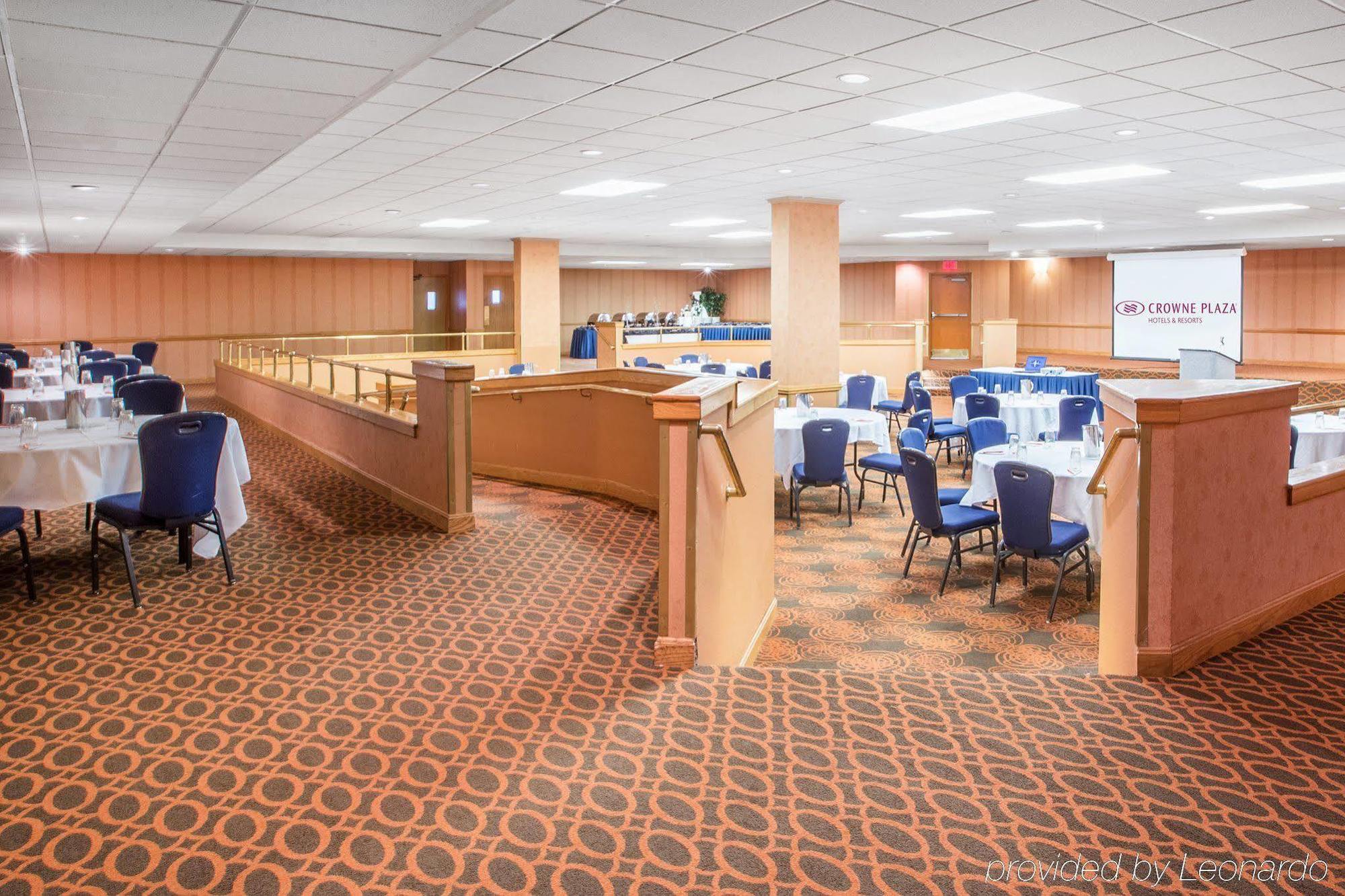Quality Hotel Conference Center Cincinnati Blue Ash Bagian luar foto