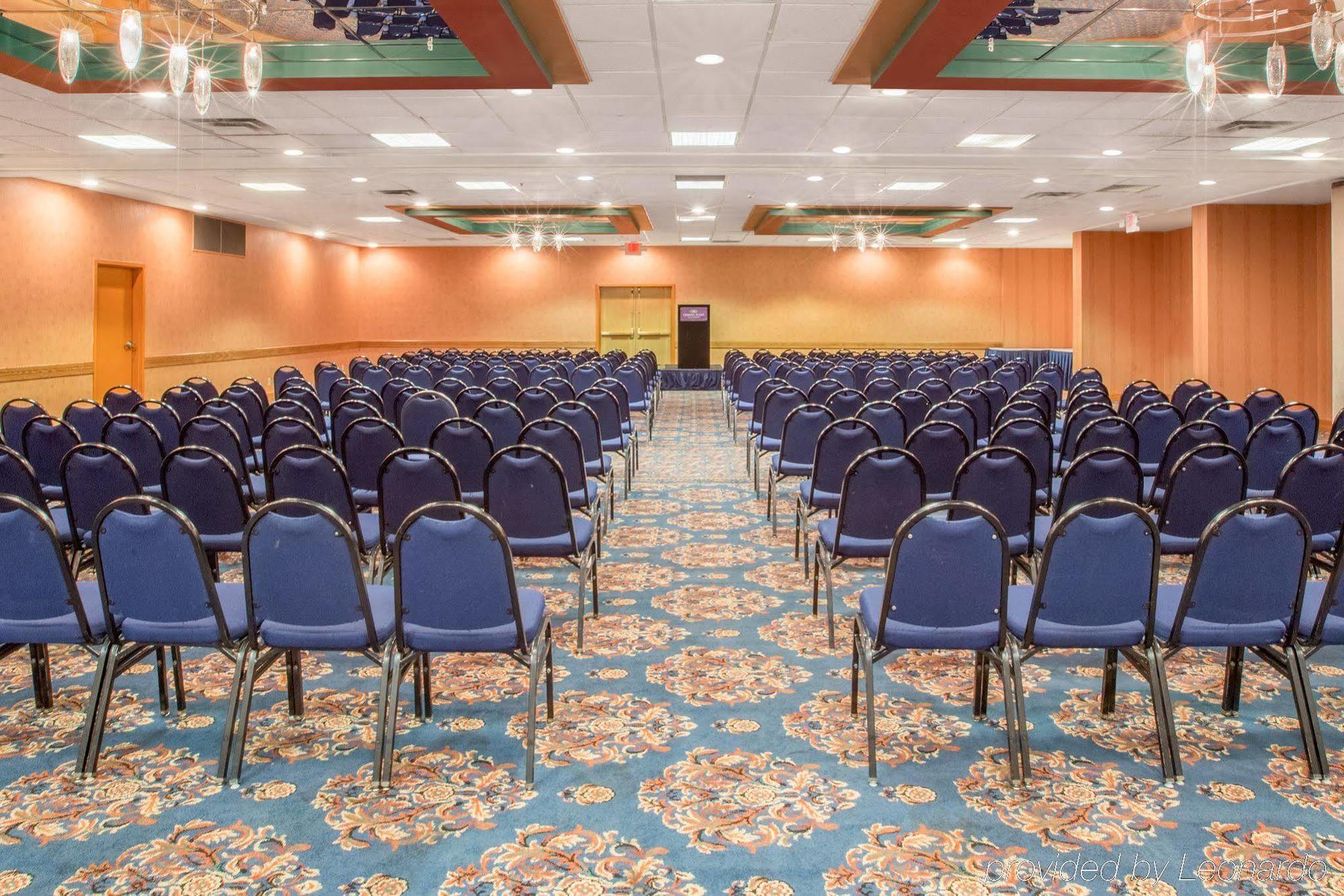 Quality Hotel Conference Center Cincinnati Blue Ash Bagian luar foto