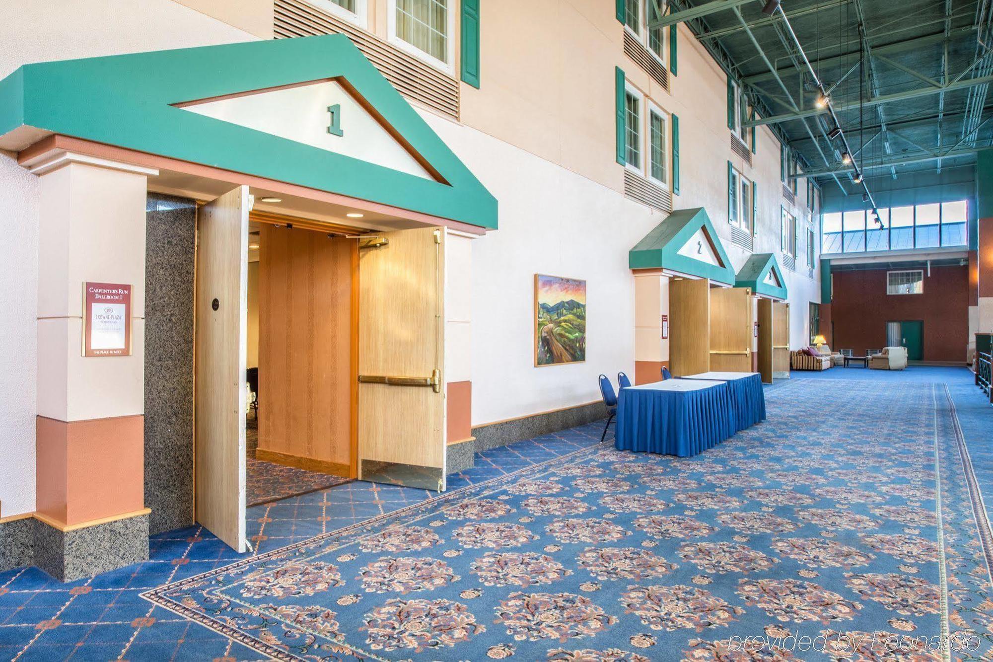 Quality Hotel Conference Center Cincinnati Blue Ash Bagian luar foto