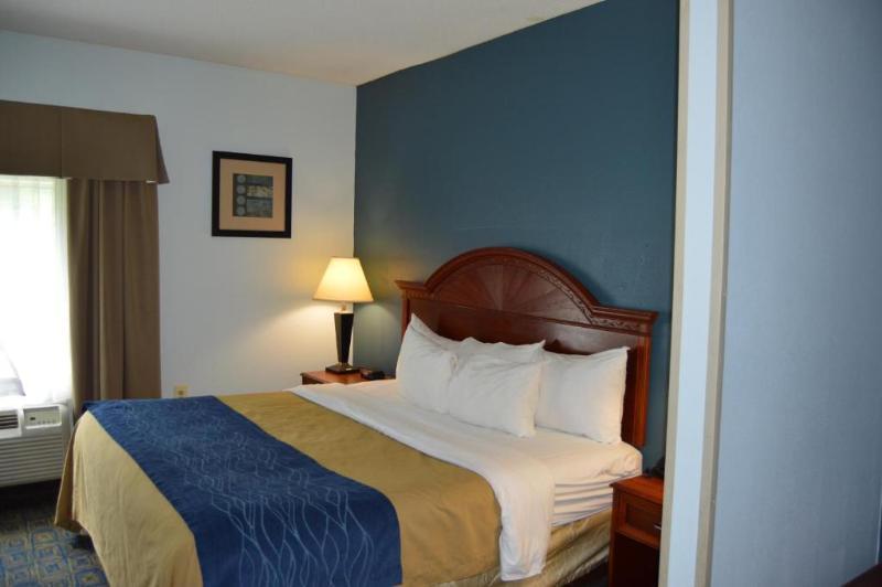 Quality Hotel Conference Center Cincinnati Blue Ash Bagian luar foto