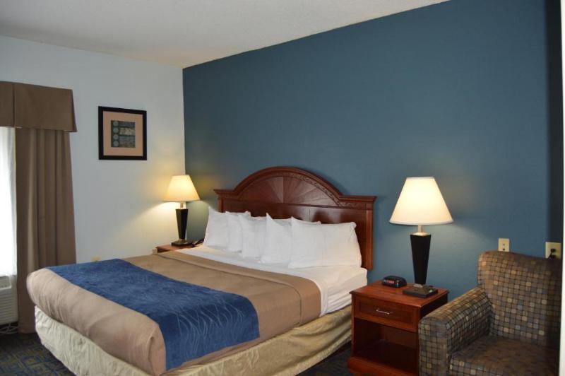Quality Hotel Conference Center Cincinnati Blue Ash Bagian luar foto