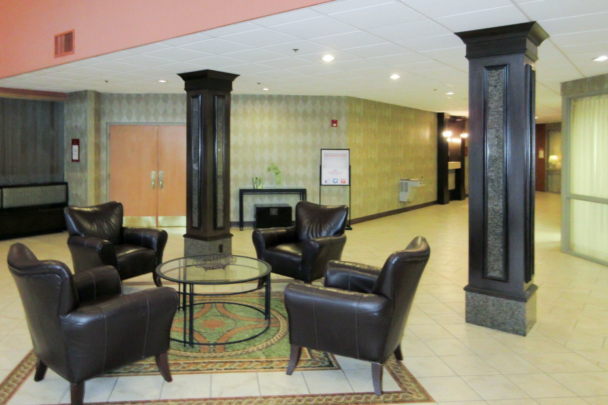 Quality Hotel Conference Center Cincinnati Blue Ash Bagian luar foto